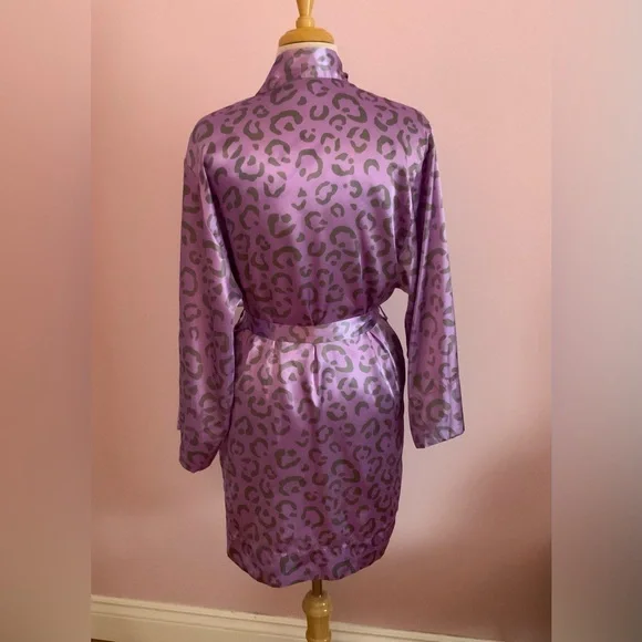 La SENZA Satin Robe in Lavender Leopard Print - Picture 3 of 7